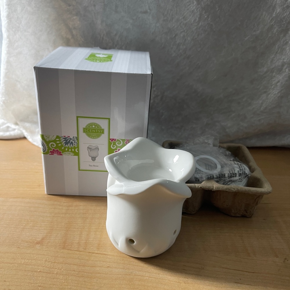 Scentsy White Ceramic Wax Warmer